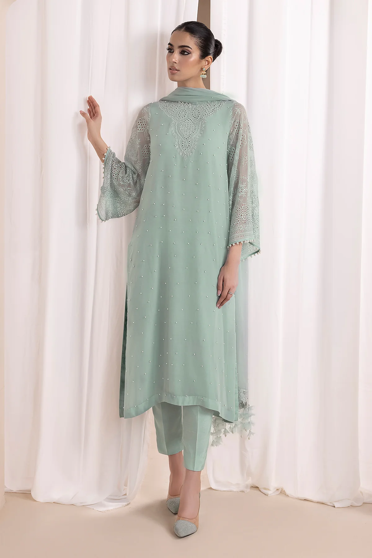 READY TO WEAR